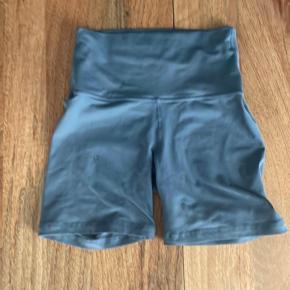 EUC Set Active luxform biker shorts 5 inch inseam, berry color size small